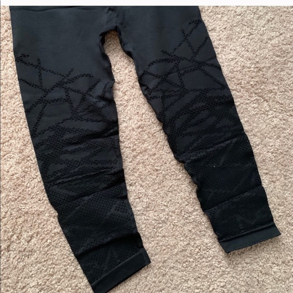 Fabletics Outfit - Picture 3 of 3